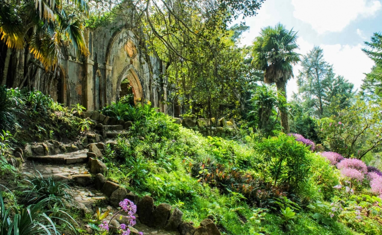 Monserrate Palace and Park complement each other so the romanticism is complete